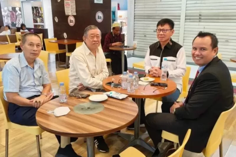 Poltak Silitonga bersama Adi Santoso Wijaya pemilik PT PMM
