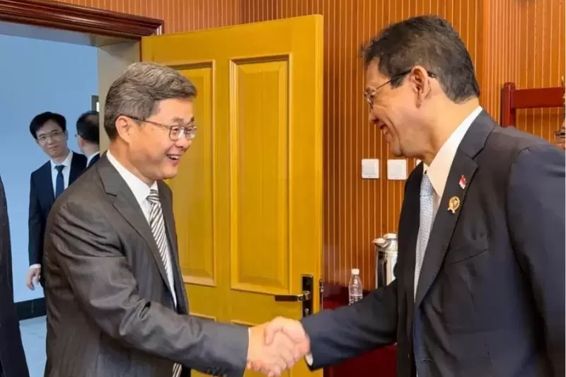 Menteri Keuangan Purbaya Yudhi Sadewa bertemu dengan Menteri Keuangan China Lan Fo’an (Dok. Antara)