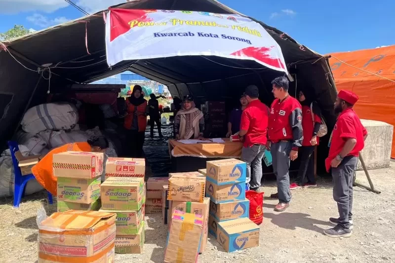 DPC PDI Perjuangan Kota Sorong Salurkan Bantuan Korban Kebakaran
