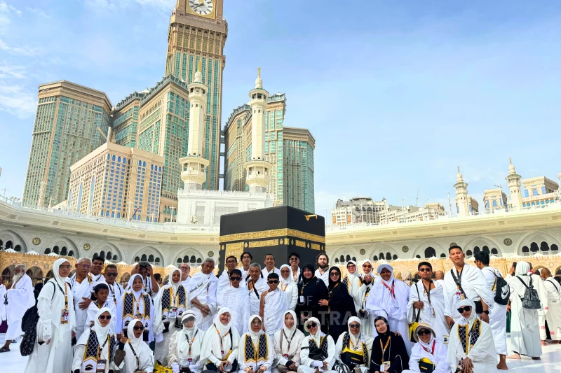 jamaah Rahmah Travel Depan Ka'bah