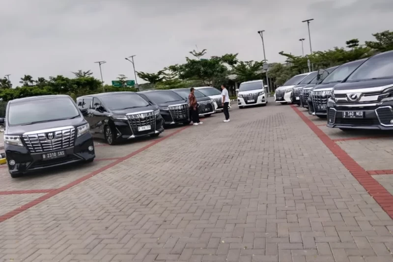 Sewa-Mobil-Untuk-Bisnis-1024x771