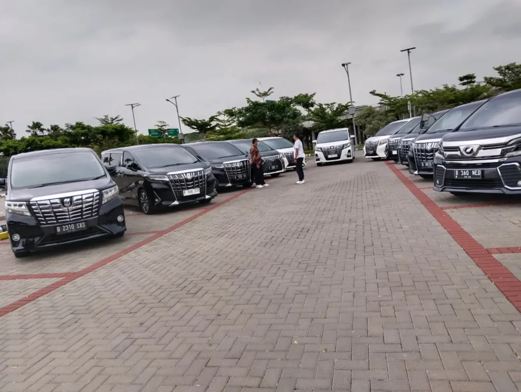 Sewa-Mobil-Untuk-Bisnis-1024x771