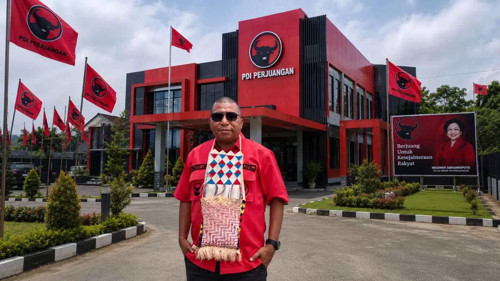 Wakil Ketua DPD PDI Perjuangan Papua Barat Daya Bidang Pemerintahan, Otonomi, Pelayanan Publik, dan Reformasi Birokrasi, Yanto Ijie
