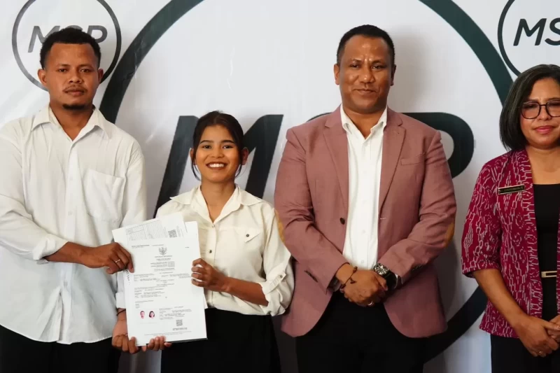 Pasangan peserta mengikuti Pernikahan Raya dan Pencatatan Sipil 2026 di Kota Sorong