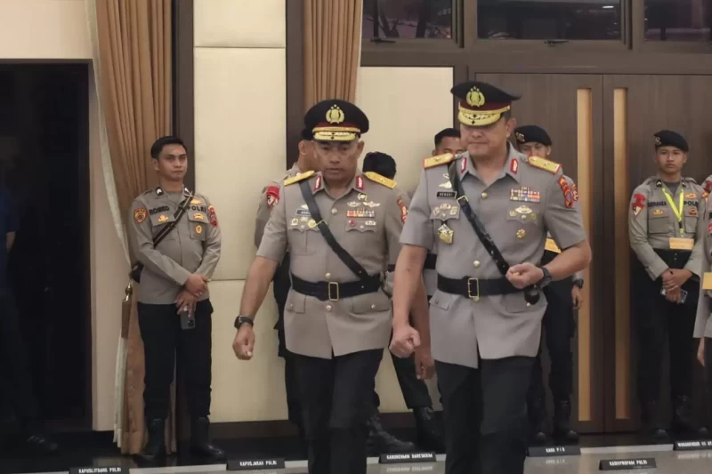 Sertijab Kapolda Papua Barat Daya, Hengki Haryadi Terima Tongkat Komando