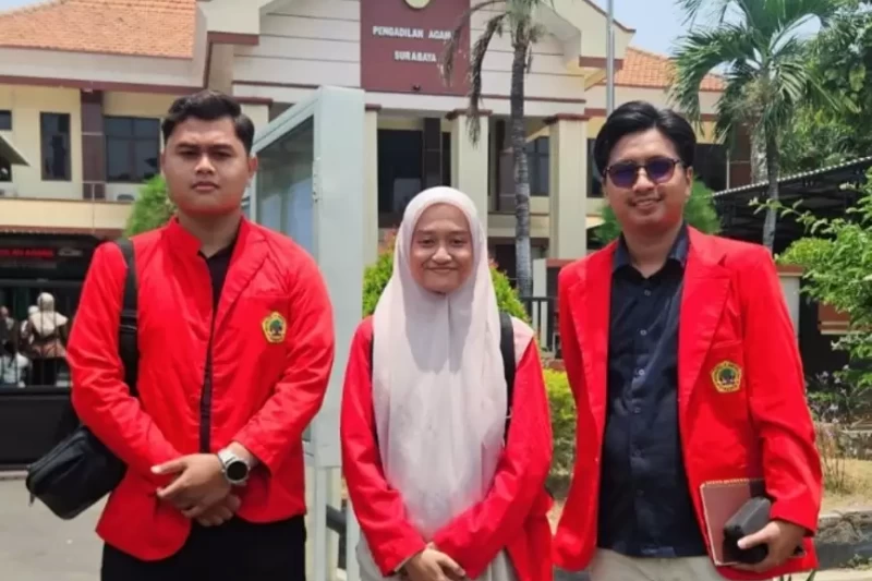 Foto didepan Halaman Pengadilan Agama Surabaya
